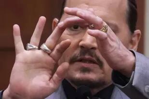 La teoría de un cirujano sobre la herida de Johnny Depp en el dedo