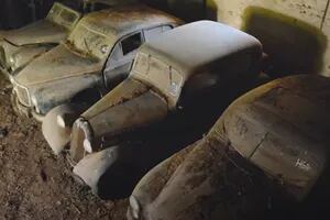 Encontraron abandonados en un galpón 20 autos centenarios y sacaron una fortuna