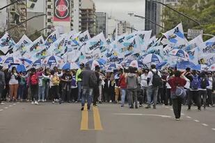 La izquierda y La Cámpora miden fuerzas con distintos actos en Plaza de Mayo