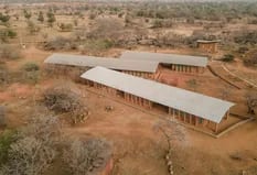 La aldea creada en África por un arquitecto premiado: una mezcla de arte, educación y ecología
