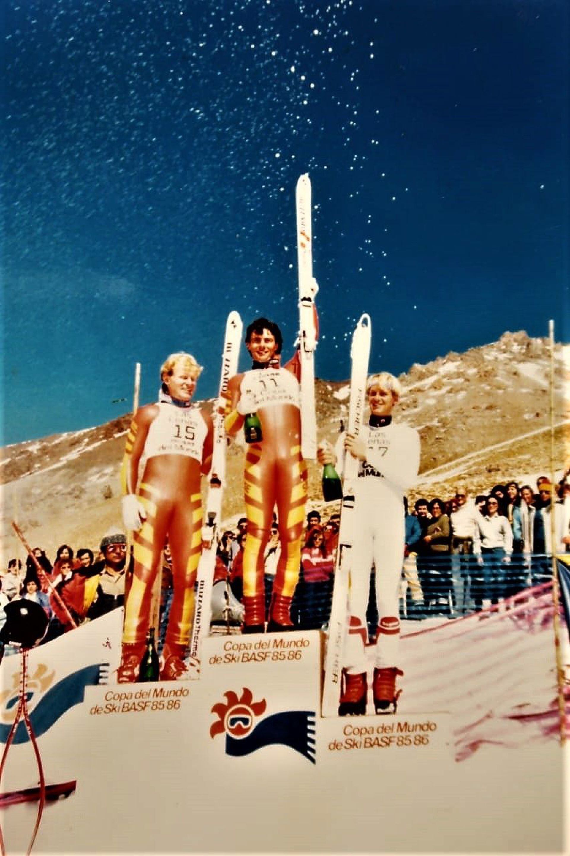Un encuentro casual entre Tito Lowenstein y Serge Lang, ,presidente de la Copa del Mundo, en Basilea, derivó en un hito para el deporte argentino: en 1985, la competencia de esquí alpino más importante del planeta se disputó en Las Leñas.