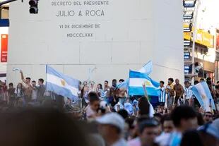 Festejos en el Obelisco y alrededores por el triunfo de la selección Argentina ante Croacia