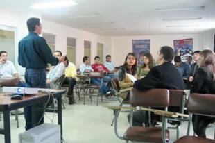 Impartiendo clases en Bogotá.