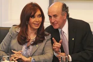 Oscar Parrilli junto a Cristina Kirchner
