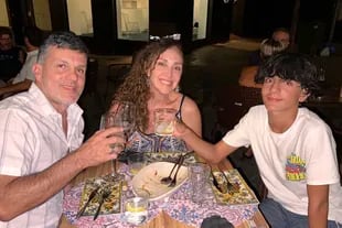 Sabrina Olmedo junto a su marido y su hijo, Thiago