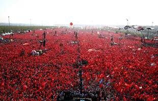 Más de un millón de personas se congregaron en la explanada de Yenikapi, en Estambul