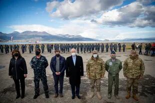 Jorge El ministro Taiana, al colocar en marzo la piedra fundamental de la Base Naval Integrada en Ushuaia, con la mirada puesta en la Antártida