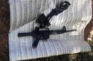 El fusil encontrado en manos de los contactos locales de narcos brasileños