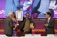 Liniers recibió el premio La Catrina en la Feria del Libro de Guadalajara