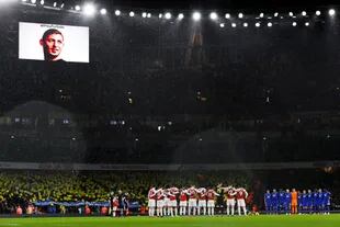 Arsenal y Cardiff unidos en el sentimiento por Sala