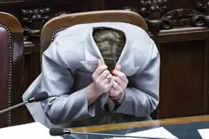 Polémica por un gesto irónico de Meloni durante un debate parlamentario
