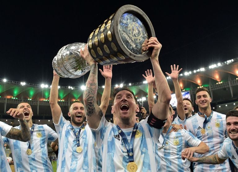 Messi levanta la Copa América; por primera vez en su carrera, el Balón de Oro estuvo más vinculado con lo hecho en el seleccionado que en el equipo de club