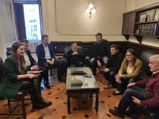 Reunión del interbloque de JxC en el despacho de Mario Negri