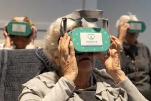 Investigadores descubrieron que la realidad virtual reducía la depresión y el aislamiento entre las personas mayores