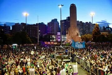 En Rosario miles de mujeres se concentraron en el Monumento a la Bandera