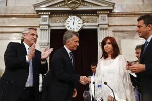 Cristina Kirchner, contra Mauricio Macri por una noticia sobre el blanqueo de su familia