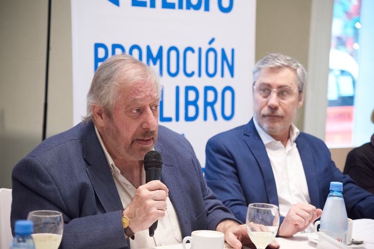 Alejandro Vaccaro, presidente de la Fundación El Libro, y Ezequiel Martínez, director general