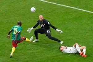 El gol “de cucharita” que le dio más brillo al emotivo empate 3-3 entre Camerún y Serbia