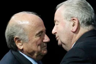 Blatter y Julio Grondona, dos viejos conocidos: el fallecido expresidente de la AFA formó parte de la mayor estafa del fútbol
