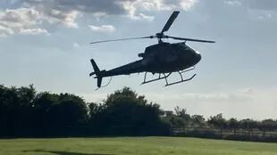 El helicóptero de Tom Cruise descendiendo en una casa familiar de Warwickshire, Reino Unido