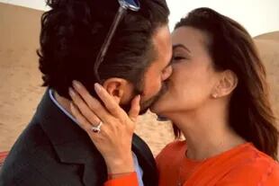 Eva Longoria y Pepe Bastón se comprometieron en Dubai.