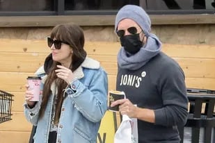 In fraganti: el divertido e íntimo blooper de Chris Martin y Dakota Johnson que se volvió viral