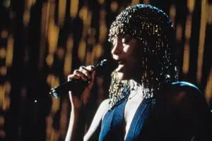 Las razones por las que la mítica canción de Whitney Houston cautivó al mundo