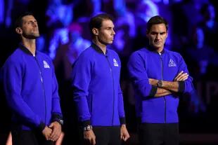Novak Djokovic, Rafael Nadal y Roger Federer el año pasado en la Laver Cup, en la despedida del suizo: juntos suman 64 títulos de Grand Slam
