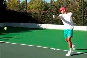 Ausente del tenis durante más de un año, el suizo volvió a golpear la pelota y enloqueció a sus fanáticos