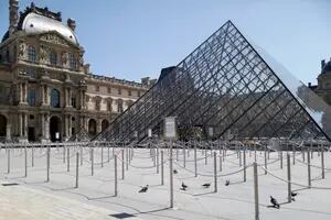 Evacuaron el Museo del Louvre y el Palacio de Versalles por amenazas y el temor a atentados