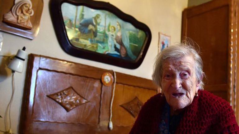 La italiana Emma Morano figura en el libro de récords de Guinness como la persona más vieja, con 116 años
