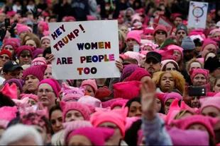 Tras su primera noche en la Casa Blanca, Trump se enfrentó a la "Marcha de las mujeres", una masiva protesta que convocó en Washington a medio millón de personas