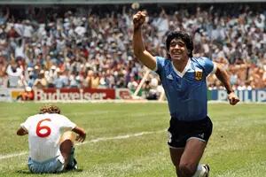 La historia de las fotos que eternizaron la obra de arte de Maradona contra los ingleses