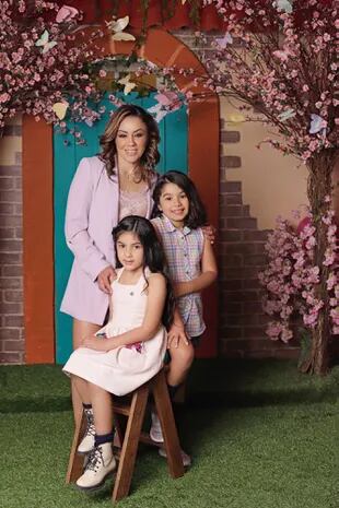 Jackie Nava con sus hijas Frida y Valentina
