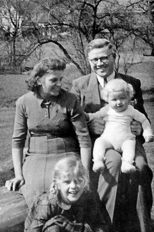 Imagen familiar de Karl y Lydia Schwarz, los abuelos de Géraldine