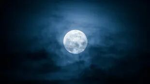 La Luna Rosa, según el diario La Vanguardia, es una luna llena con un tamaño mayor al habitual