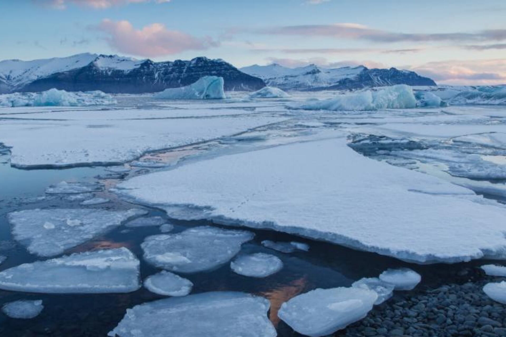 Derretimiento de los hielos en el Ártico por las altas temperaturas