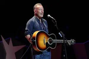 El aparatoso accidente que sufrió Bruce Springsteen durante un recital en Amsterdam