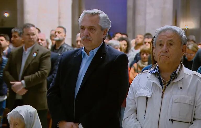 Sin oposición, Alberto Fernández participó en misa por atentado a Cristina Kirchner en la Basílica de Luján