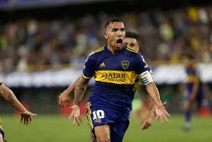 Tevez y una imagen icónica: el festejo de su gol a Gimnasia, que le dio el título a Boca en marzo
