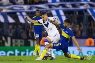La agresividad en la marca: una de las principales virtudes de Alan Varela en Boca Juniors
