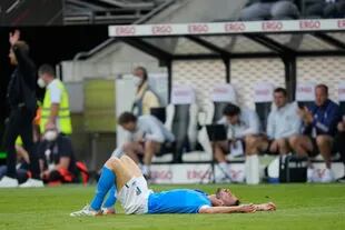 El italiano Bryan Cristante, derrumbado en el campo, es el símbolo de una Italia que no reacciona y fue goleada por Inglaterra