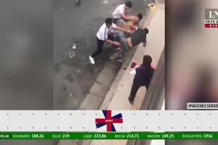 Brutal pelea a la salida de un boliche: le patearon la cabeza a un joven en el piso