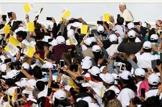 El papa Francisco celebró la misa más multitudinaria en un país musulmán