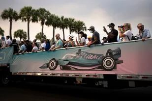Mucha expectativa en los fanáticos por estar presente en el Gran Premio de Miami (Photo by Brendan Smialowski / AFP)