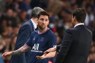 A poco de llegar al PSG, Lionel Messi hizo público un gesto muy notorio de disconformidad con Mauricio Pochettino cuando el DT lo reemplazó en un partido