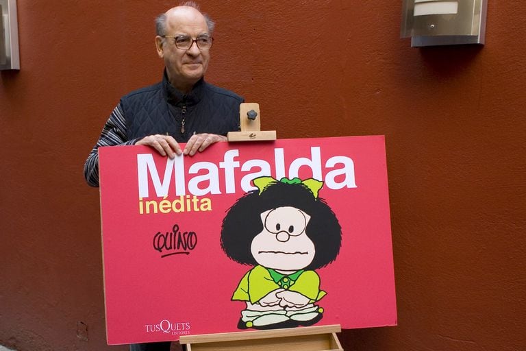 Mafalda es una niña que quiere mucho a sus padres, a sus amigos y a su hermanito aprende a quererlo... Ella no deja nada sin cuestionar, odia la sopa y ama jugar a los cowboys con sus amigos. Es idealista.