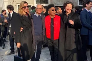 Chaile celebró en Venecia con la curadora Cecilia Alemani (der.), Eduardo Costantini y su esposa Elina