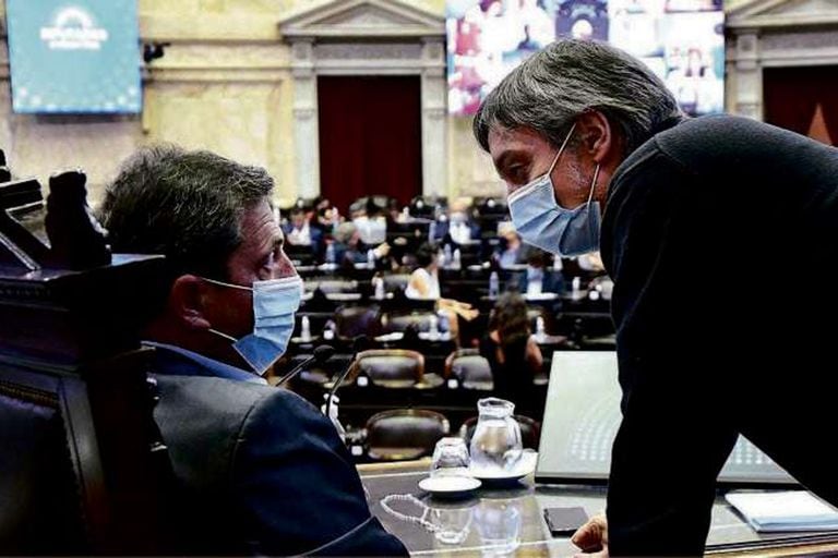 Sergio Massa y Máximo Kirchner evalúan los caminos para suspender la ley de alquileres sancionada durante el macrismo