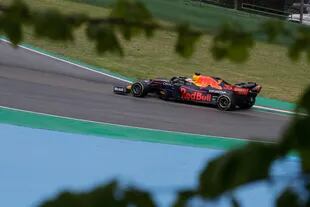 El único error de Max Verstappen en el Gran Premio de Emilia Romaña ocurrió detrás del auto de seguridad, cuando se despistó poco antes del relanzamiento; fue "un susto tremendo", reconoció el neerlandés de 23 años.